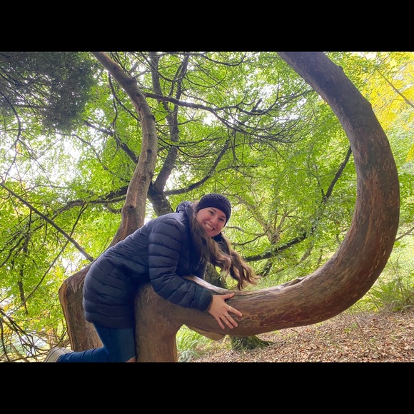 Meet your Posher, Laura - Picture 1 of 1